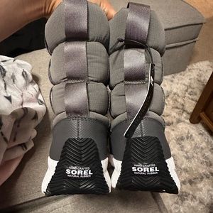 NWT SOREL BOOTS 👢❤️